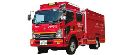 オールシャッター式の機材庫を装備した上田東北消防署の新鋭水槽付消防ポンプ自動車。救助工作車に引けを取らない救助機材を搭載している。