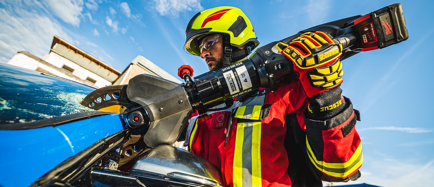 ドイツ、オーストリアに拠点を置く救助機器メーカーウェーバー社製品<br>電動油圧レスキューツールE-FORCE3