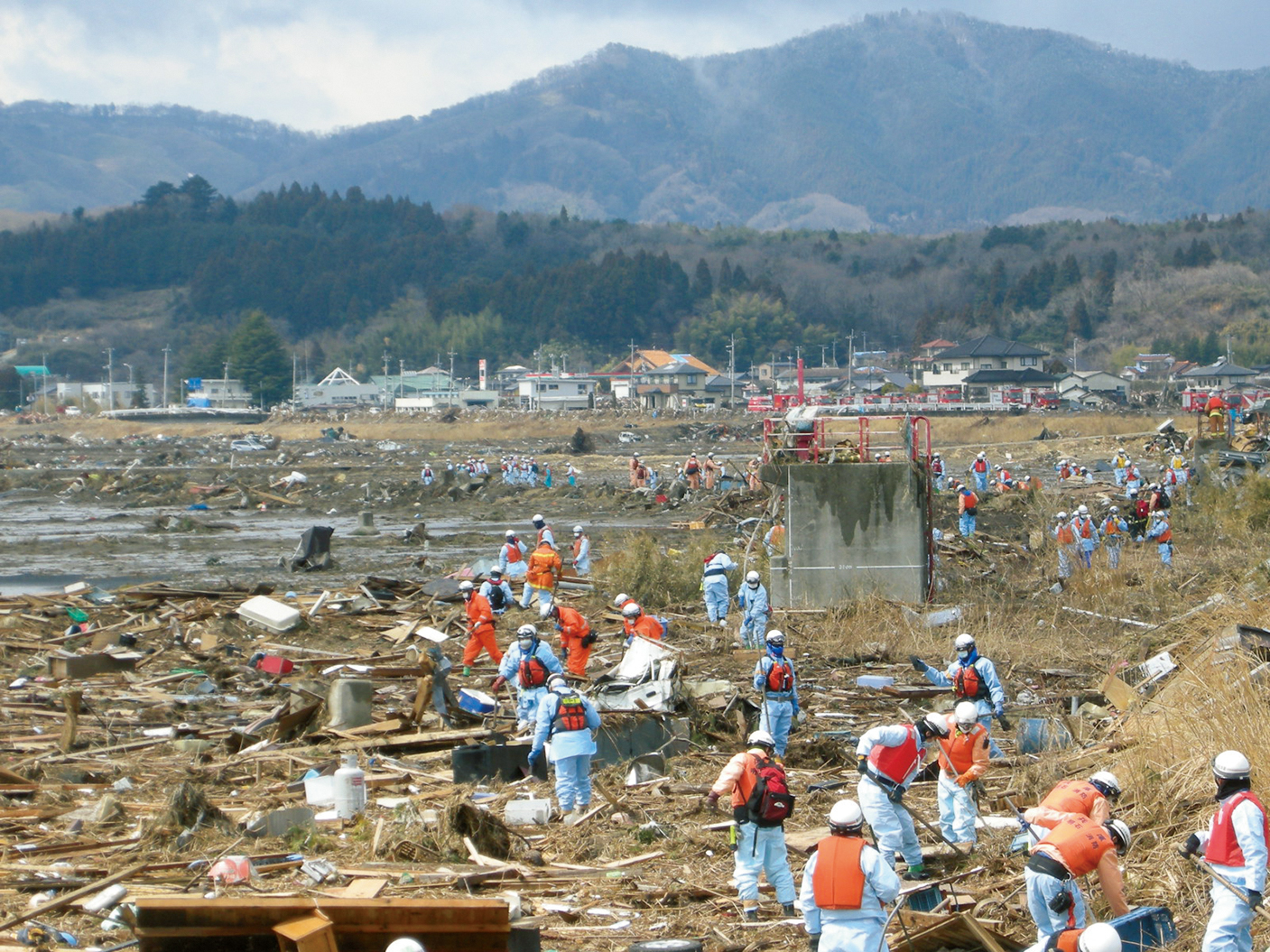 山元町付近で活動する兵庫県隊。東日本大震災における緊援隊派遣は45日間におよんだ。