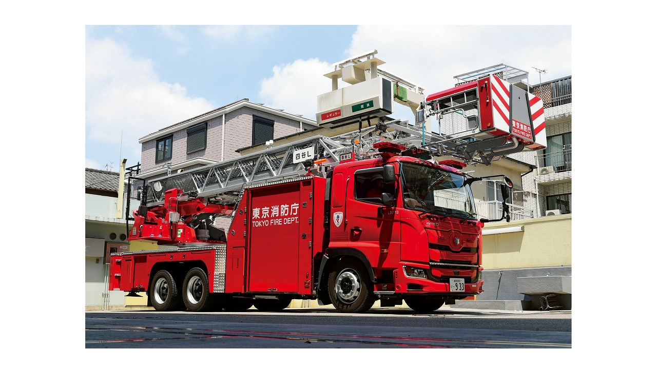 30m級はしご付消防自動車（大量救出・車いす対応型）<br>東京消防庁