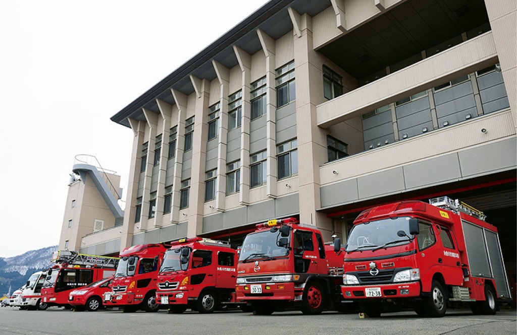 消防本部併設の糸魚川市消防署。
