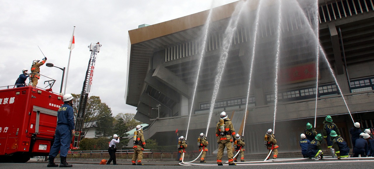 迫力ある大規模消防演習！<br>サクラ防災フェア2023 in 日本武道館