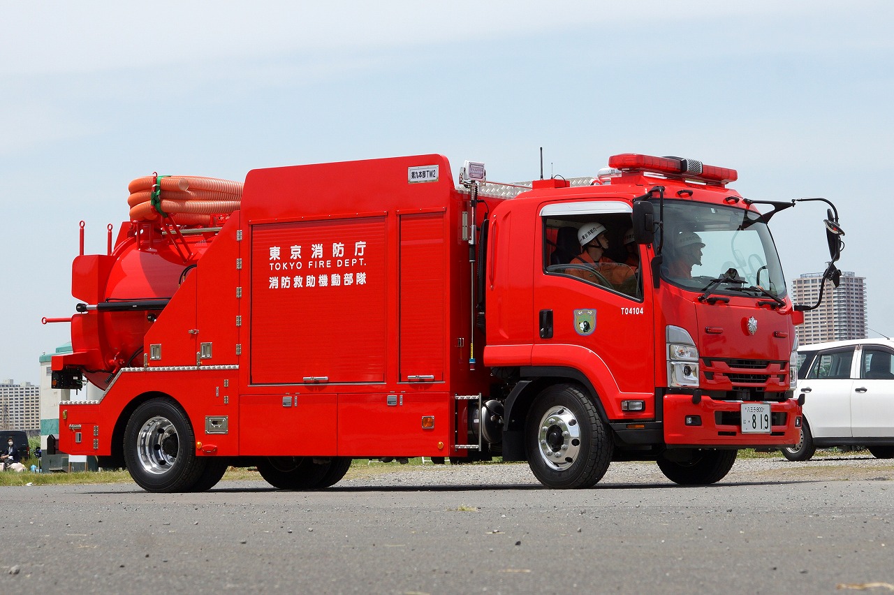 消防機関では初導入の強力吸引車が登場！<br>令和5年度 東京消防庁・江戸川区合同総合水防訓練を実施