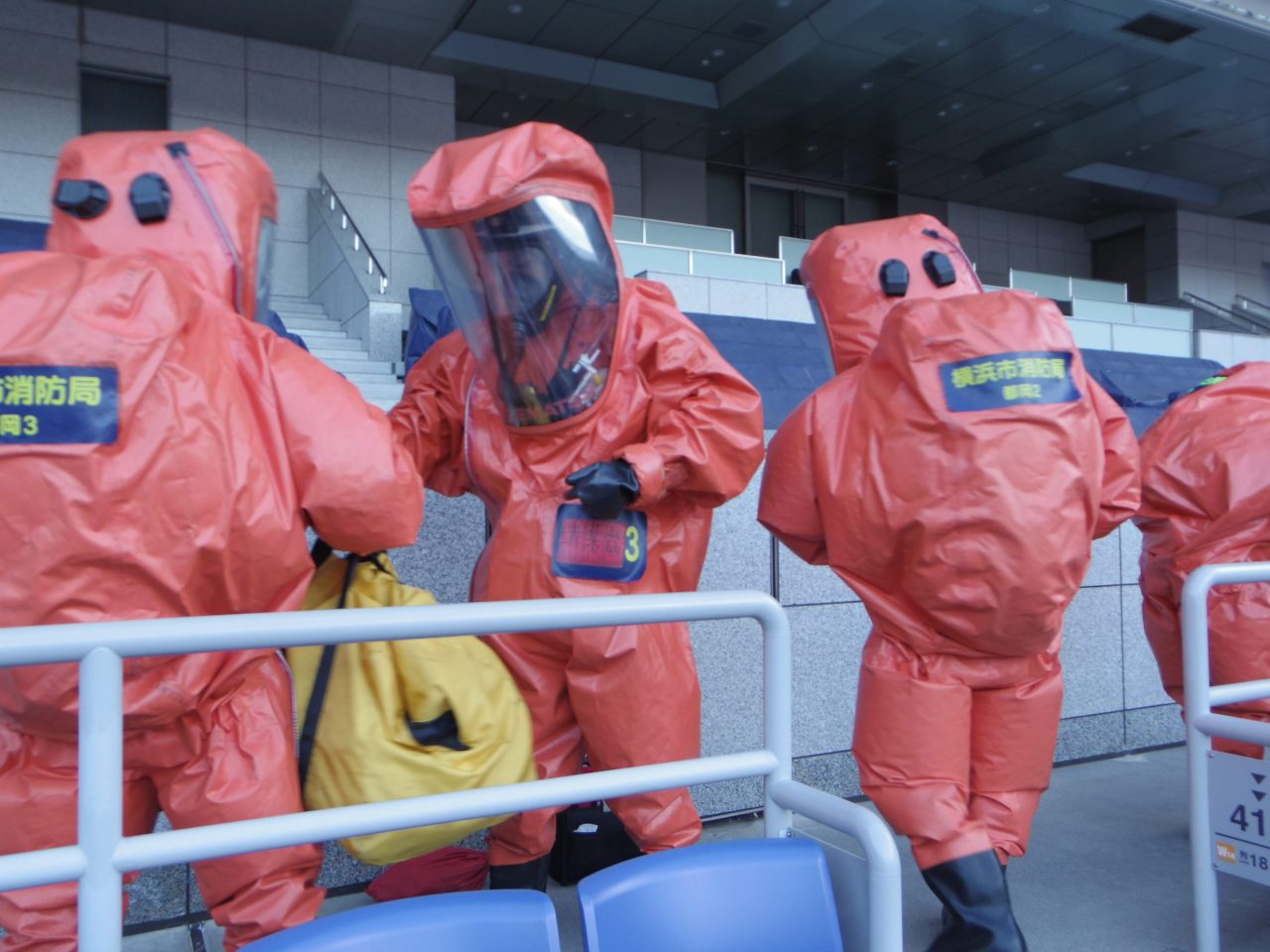 大型スタジアムでCBRN災害対応訓練<br>横浜市消防局の33隊が参加