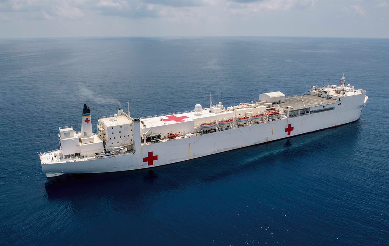 1000床を持つ世界最大の病院船「マーシー」