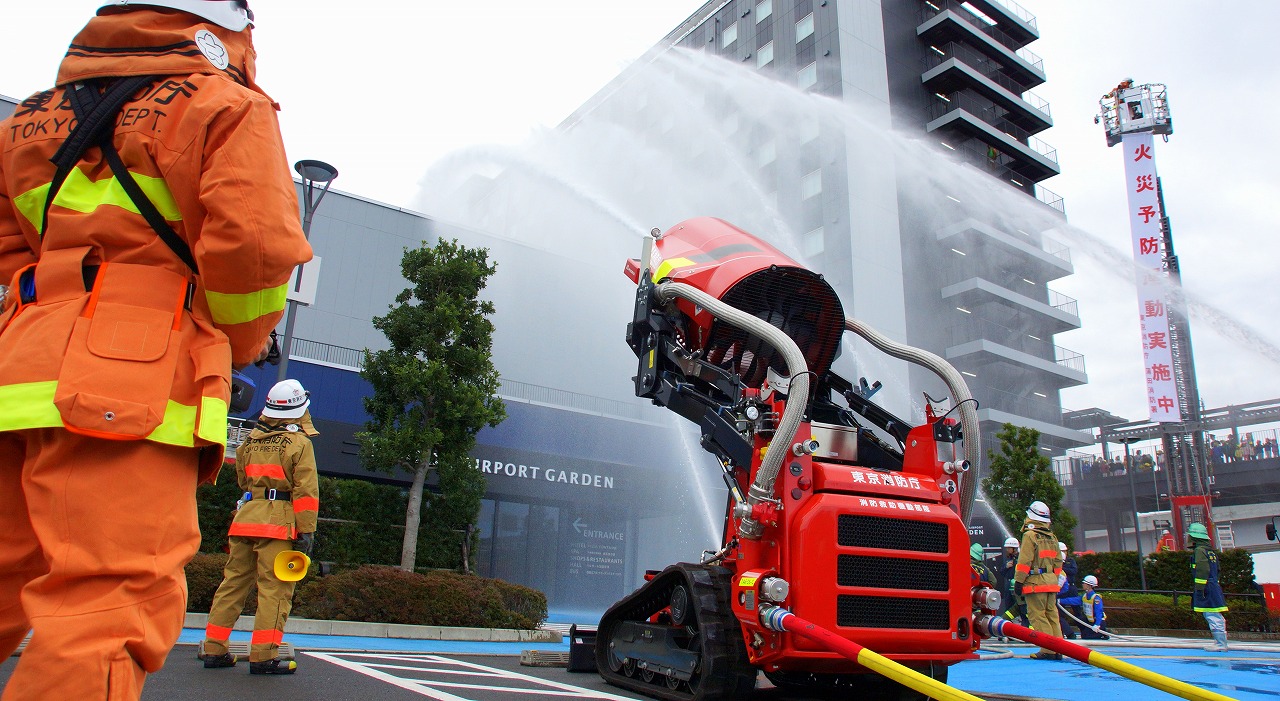 タレントの藤本美貴さんを一日消防署長に迎え<br>東京消防庁が春の火災予防消防演習を実施！