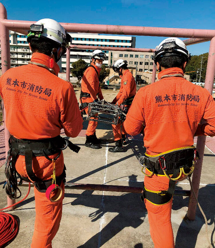 熊本市消防局 新・三連はしご逆伸てい要領