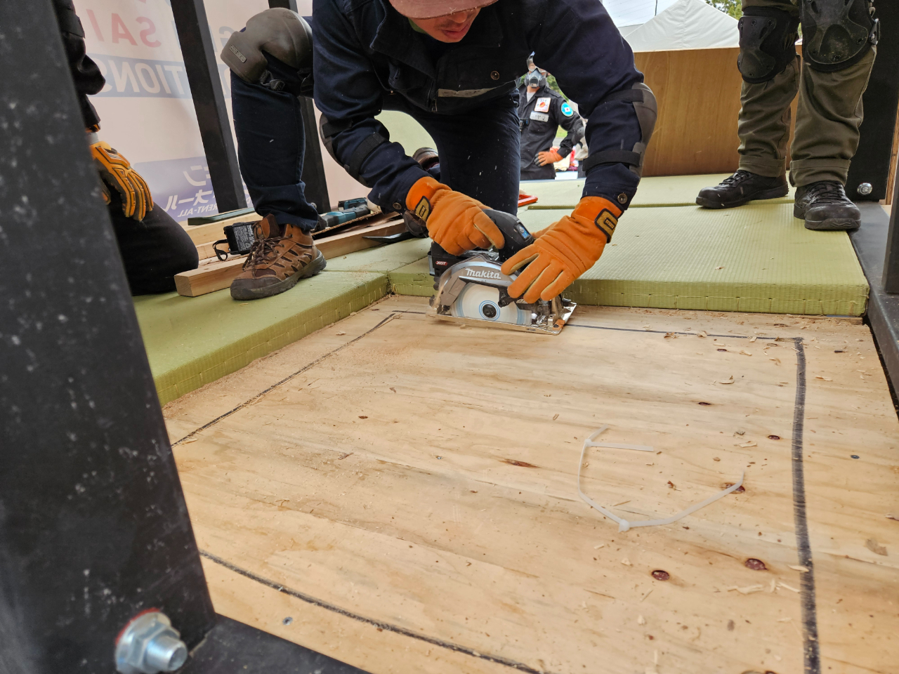 減災ソリューションズ 木造建物からの救出訓練
