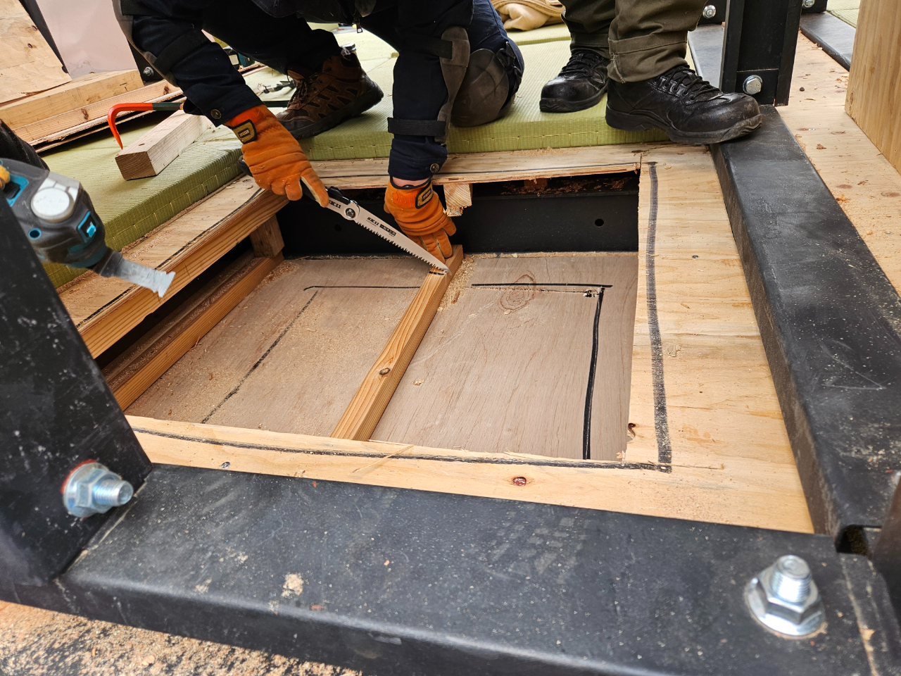 減災ソリューションズ 木造建物からの救出訓練