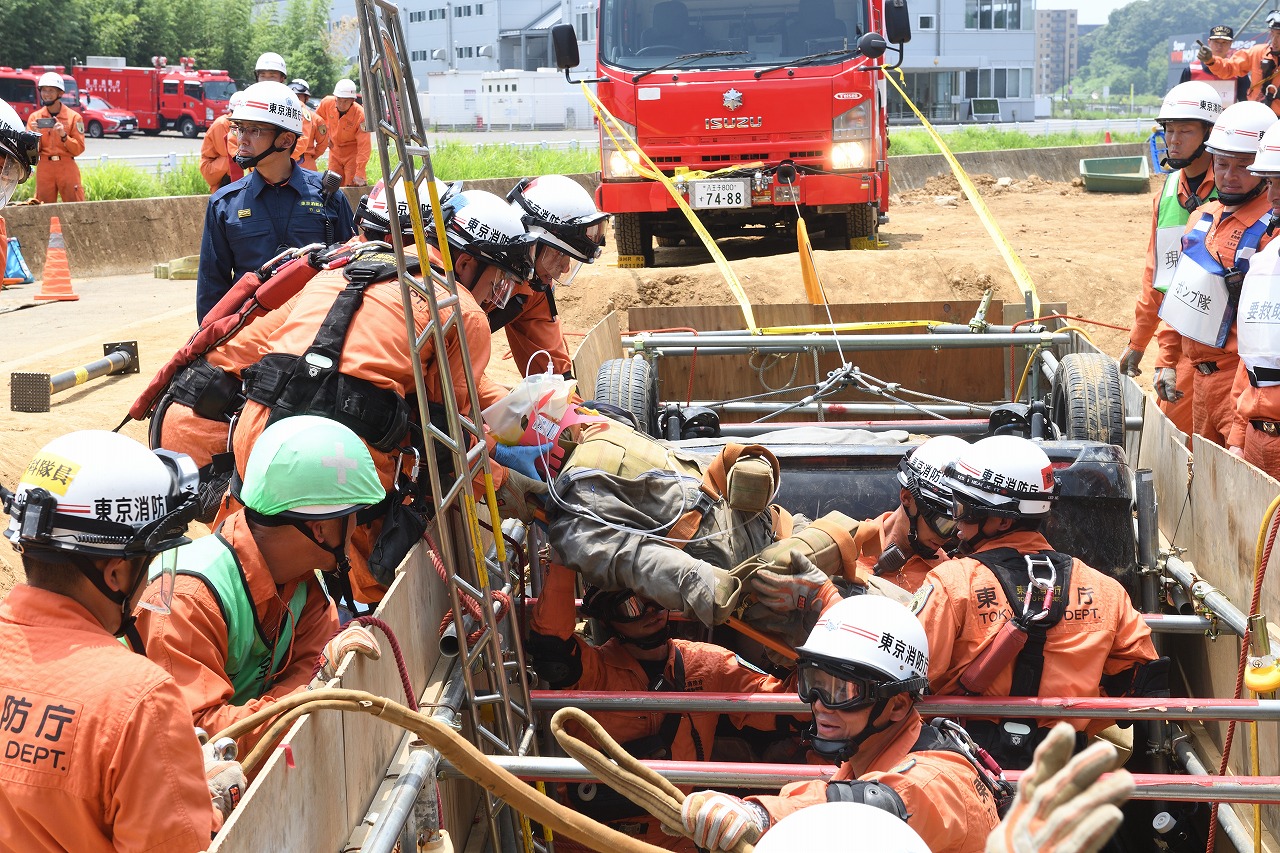 地中転落車両から救出せよ!<br>東京消防庁 九本部ハイパーレスキューが全能力を投入