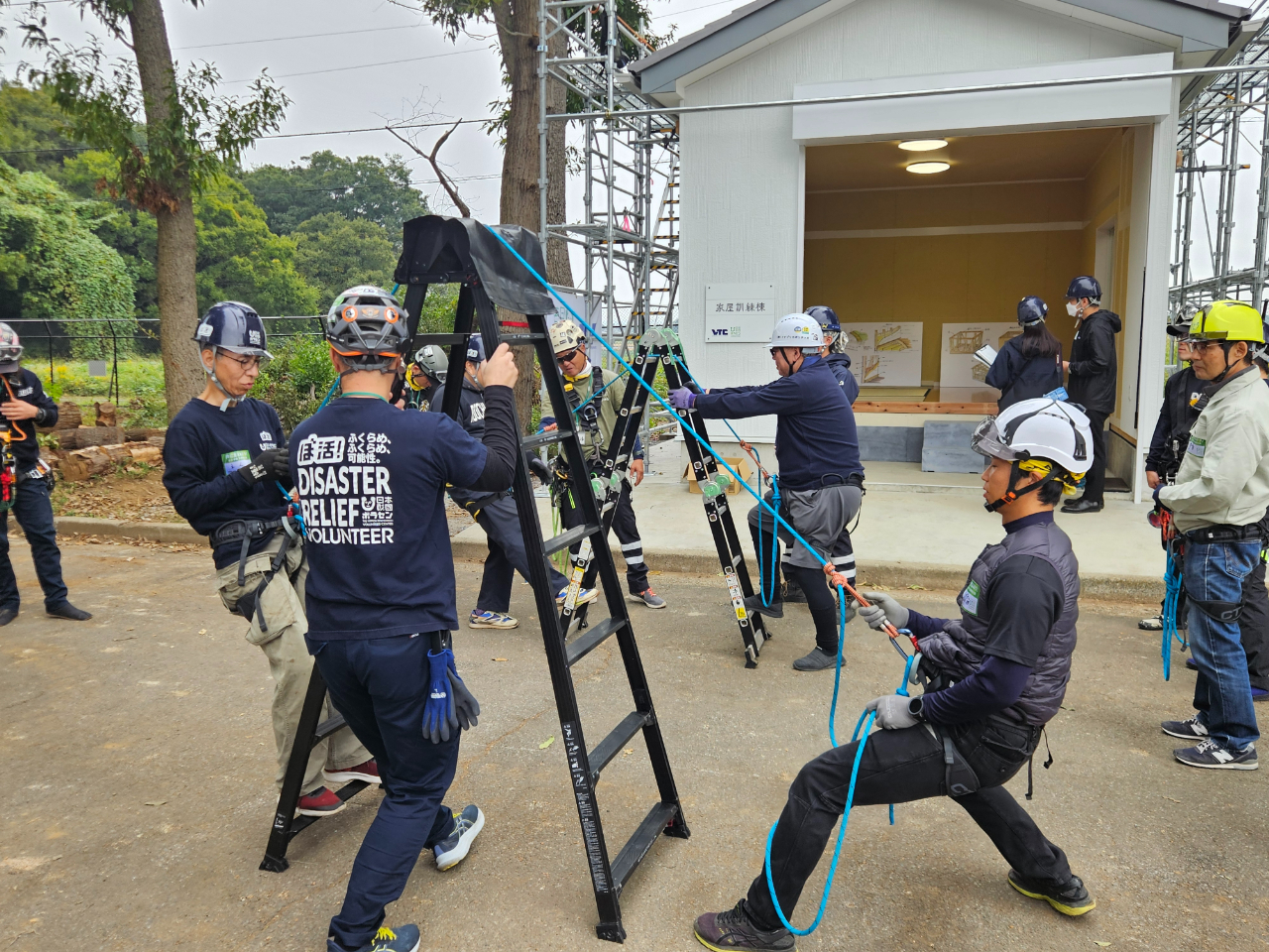 日本財団VTC瓦屋根応急処置講習