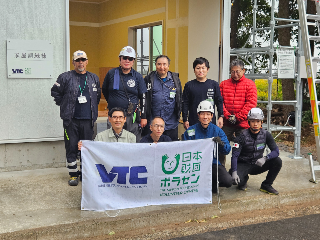 日本財団VTC瓦屋根応急処置講習